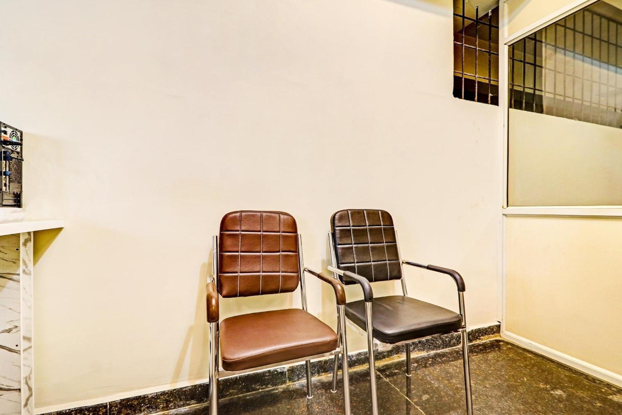 Oyo Happy Stay Hotels Haïdarabad Extérieur photo